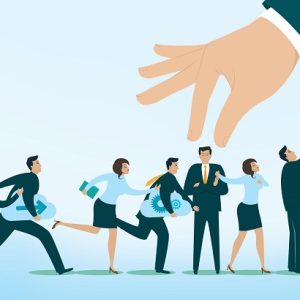 تصمیم گیری استراتژیک سازمانی در دنیای پیچیده امروز یک فرآیند پویا است که با عدم قطعیت مشخص می شود. بنابراین، گروههای متنوعی از کارکنان مسئول با حجم زیاد و تنوع اطلاعات سروکار دارند که باید برای استنباط جایگزینهای مناسب، بهدرستی کسب و تفسیر شوند. انتظار می رود پتانسیل فناوری هوش مصنوعی (AI) پشتیبانی بیشتری را ارائه دهد، اگرچه تحقیقات در این زمینه هنوز در حال توسعه است.